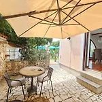 Vera With Pool, 200 M From The Novi Vinodolski