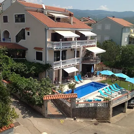 Villa Vera Apartments With Pool, 200 M From The Beach Apartment *