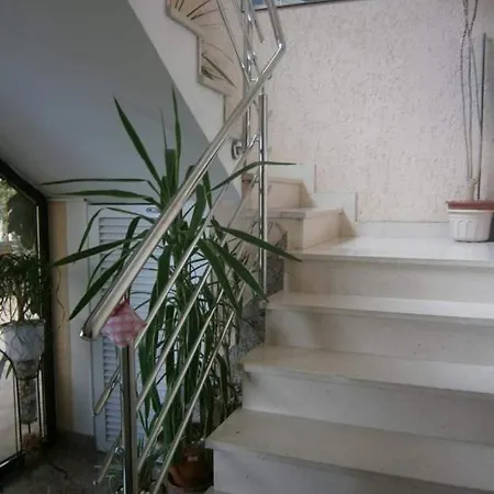 Apartment Villa Vera Apartments With Pool, 200 M From The Beach *