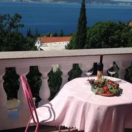 Apartments Villa Vera, 200 M From The Beach * Novi Vinodolski