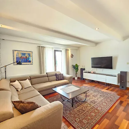 Apartments Villa Vera, 200 M From The Beach *