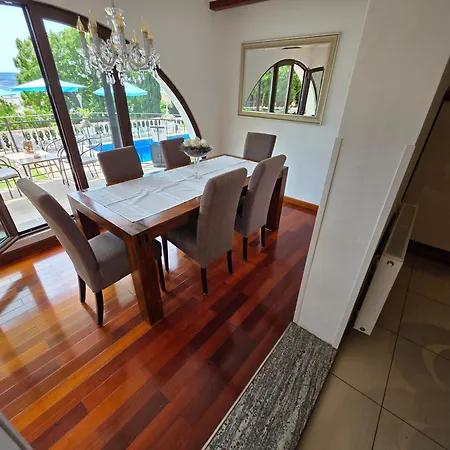 Apartments Villa Vera, 200 M From The Beach *