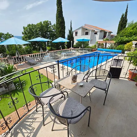 Apartments Villa Vera, 200 M From The Beach Apartment
