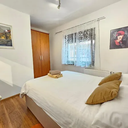Apartment Apartments Villa Vera, 200 M From The Beach