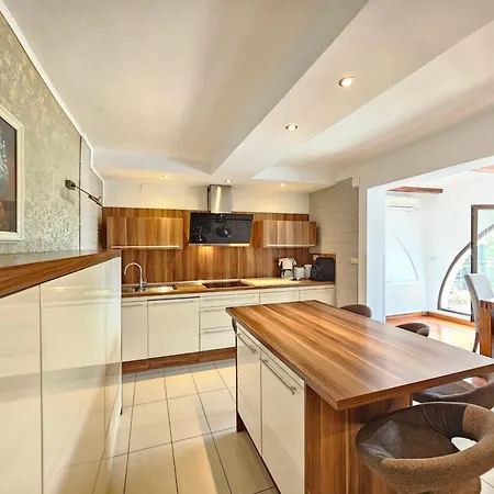 Apartment Apartments Villa Vera, 200 M From The Beach *