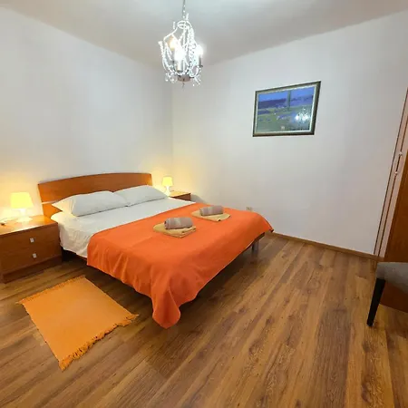 Apartments Villa Vera, 200 M From The Beach Novi Vinodolski