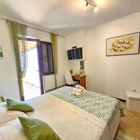 Apartment Apartments Villa Vera, 200 M From The Beach