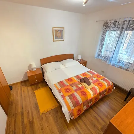 Apartments Villa Vera, 200 M From The Beach Apartment Novi Vinodolski