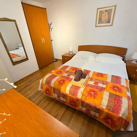 Apartments Villa Vera, 200 M From The Beach * Novi Vinodolski
