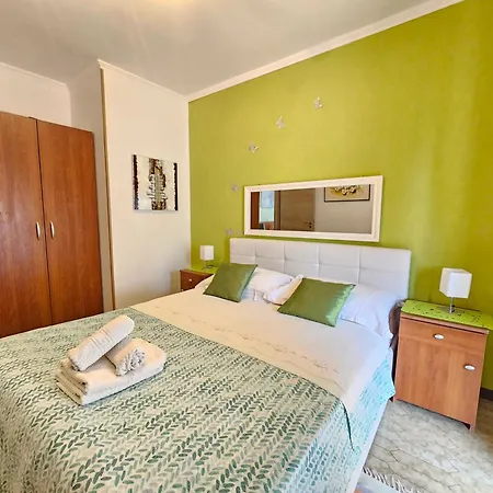Apartment Apartments Villa Vera, 200 M From The Beach Novi Vinodolski