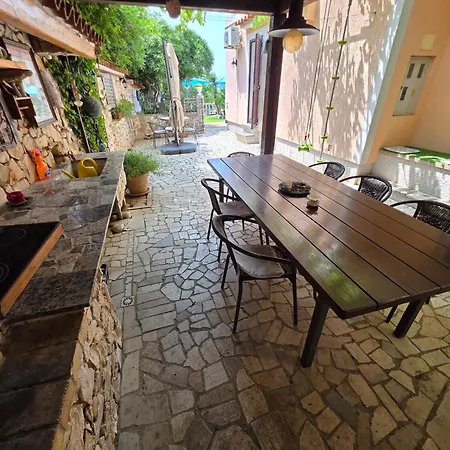 Apartment Apartments Villa Vera, 200 M From The Beach *