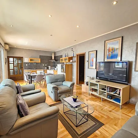 Apartments Villa Vera, 200 M From The Beach Apartment