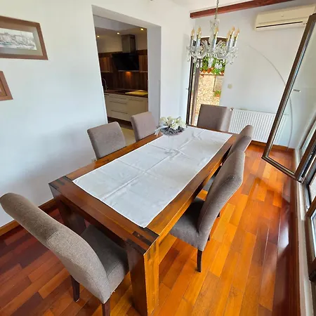 Apartment Apartments Villa Vera, 200 M From The Beach