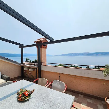 Apartment Apartments Villa Vera, 200 M From The Beach Novi Vinodolski
