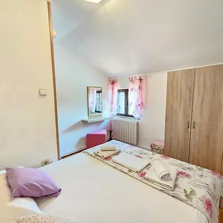 Apartments Villa Vera, 200 M From The Beach * Novi Vinodolski