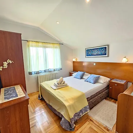 Apartment Apartments Villa Vera, 200 M From The Beach *