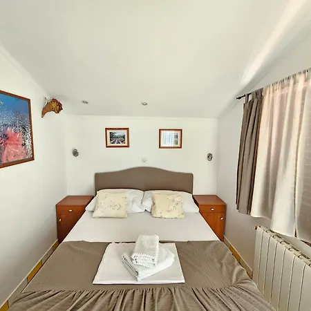 Apartments Villa Vera, 200 M From The Beach Apartment Novi Vinodolski