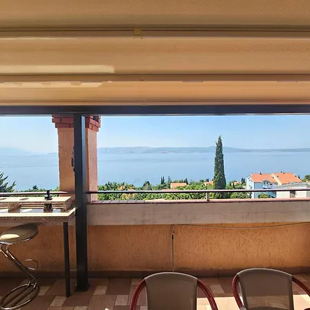 Apartments Villa Vera, 200 M From The Beach Apartment Novi Vinodolski