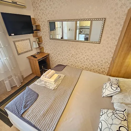 Apartment Apartments Villa Vera, 200 M From The Beach *
