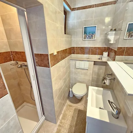 Apartments Villa Vera, 200 M From The Beach Apartment Novi Vinodolski