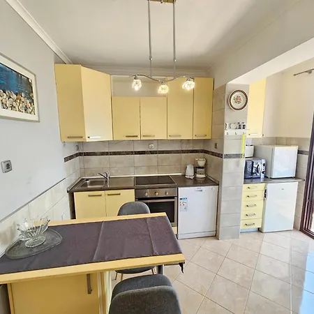 Apartments Villa Vera, 200 M From The Beach * Novi Vinodolski