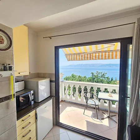Apartment Apartments Villa Vera, 200 M From The Beach