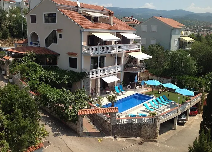 Villa Vera Apartments With Pool, 200 M From The Beach Apartman *