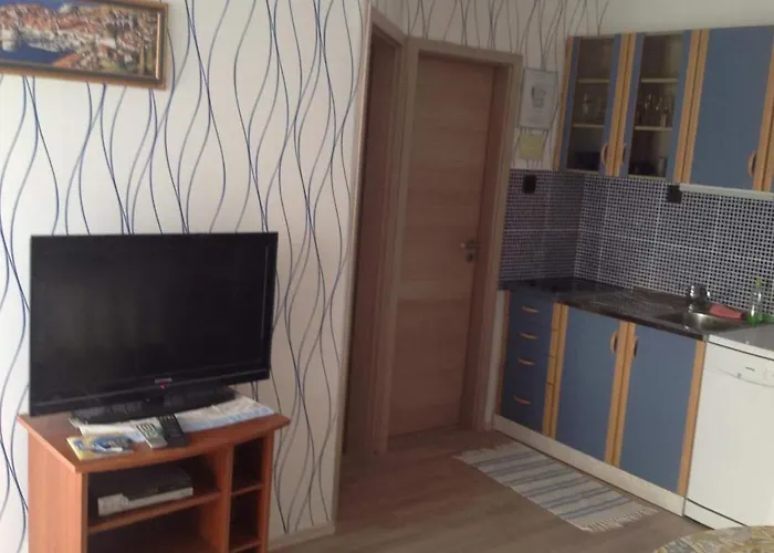 Villa Vera Apartments With Pool, 200 M From The Beach Apartman Novi Vinodolski