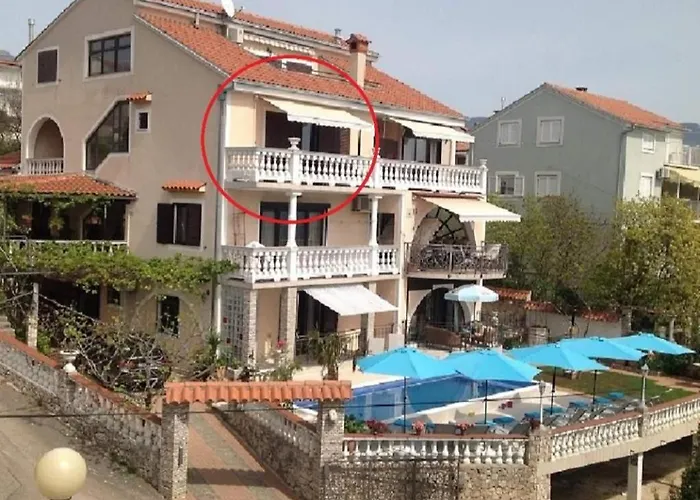 Apartman Villa Vera Apartments With Pool, 200 M From The Beach Novi Vinodolski