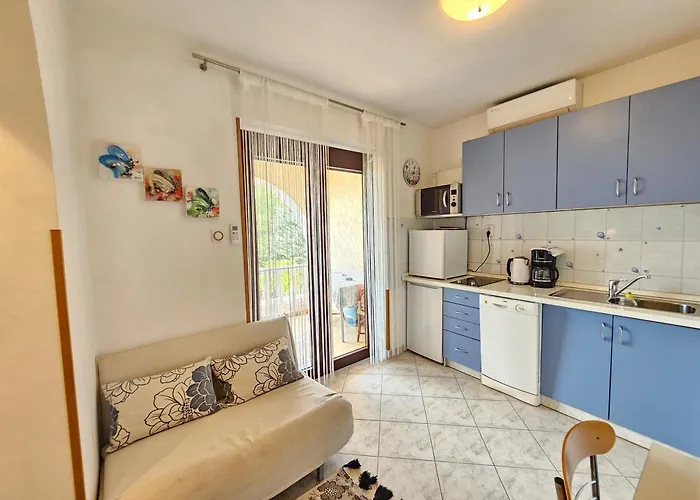 Villa Vera Apartments With Pool, 200 M From The Beach Apartman