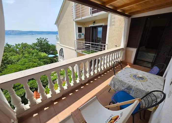 Villa Vera Apartments With Pool, 200 M From The Beach Novi Vinodolski