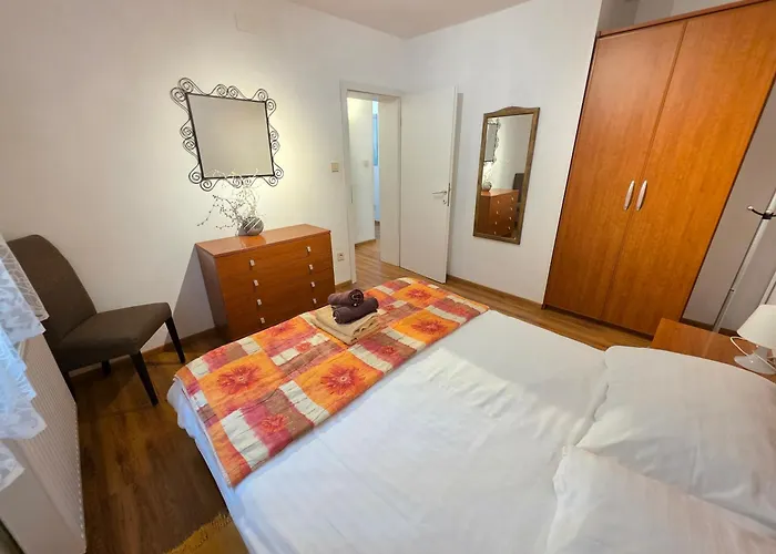 Apartman Villa Vera Apartments With Pool, 200 M From The Beach *