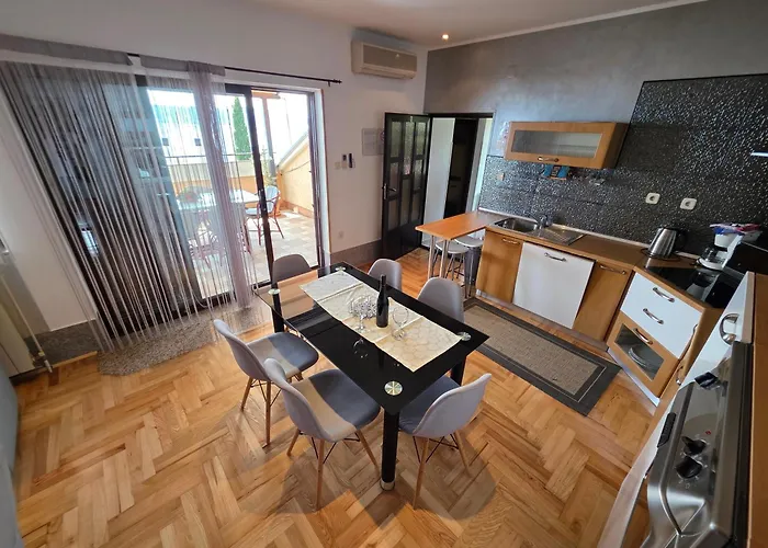 Villa Vera Apartments With Pool, 200 M From The Beach *