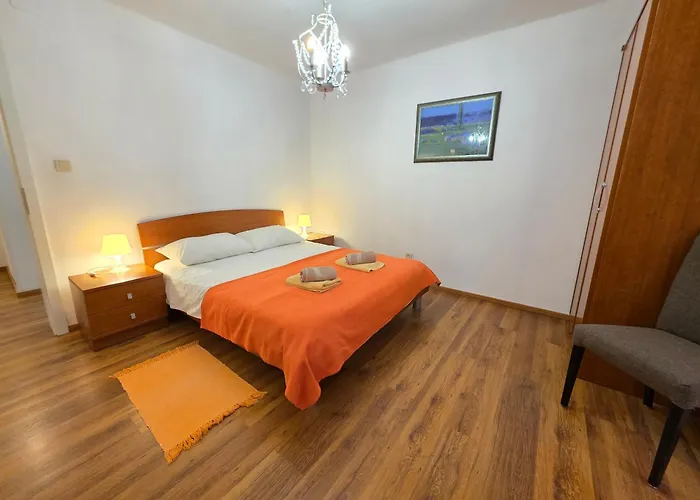 Villa Vera Apartments With Pool, 200 M From The Beach Novi Vinodolski