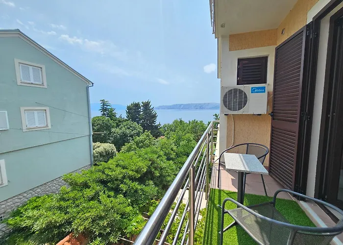 Apartman Villa Vera Apartments With Pool, 200 M From The Beach *