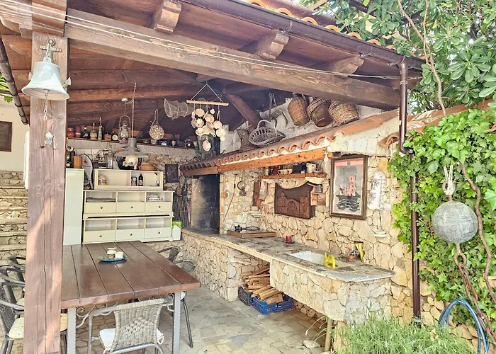 Villa Vera Apartments With Pool, 200 M From The Beach Novi Vinodolski