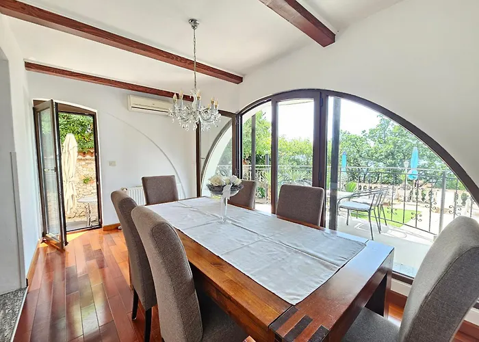 Villa Vera Apartments With Pool, 200 M From The Beach * Novi Vinodolski