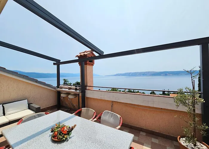 Apartman Villa Vera Apartments With Pool, 200 M From The Beach Novi Vinodolski