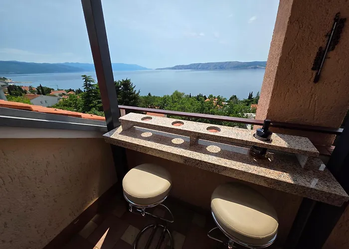 Villa Vera Apartments With Pool, 200 M From The Beach Novi Vinodolski