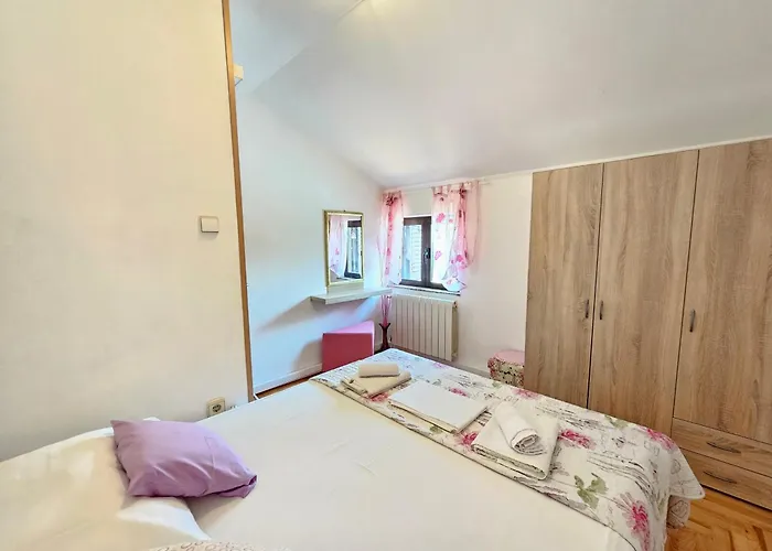 Villa Vera Apartments With Pool, 200 M From The Beach * Novi Vinodolski