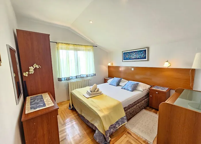 Apartman Villa Vera Apartments With Pool, 200 M From The Beach *