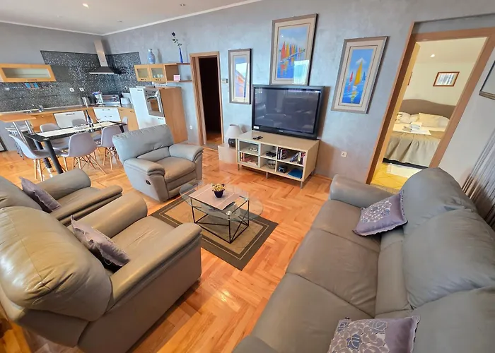 Apartman Villa Vera Apartments With Pool, 200 M From The Beach Novi Vinodolski