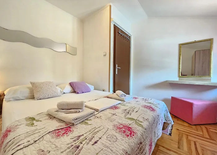 Villa Vera Apartments With Pool, 200 M From The Beach * Novi Vinodolski