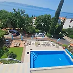 Vera With Pool, 200 M From The * Novi Vinodolski