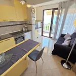 Appartamento Vera With Pool, 200 M From The