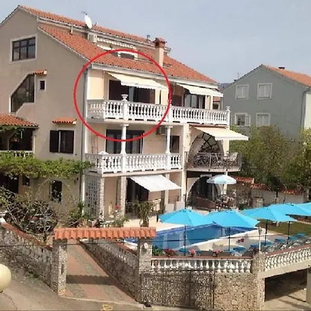 Apartmán Vera With Pool, 200 M From The Novi Vinodolski