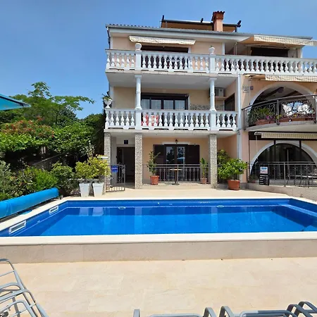 公寓 Vera With Pool, 200 M From The 诺维·维诺多尔斯基