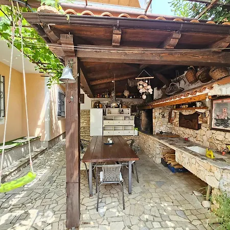 公寓 Vera With Pool, 200 M From The 诺维·维诺多尔斯基