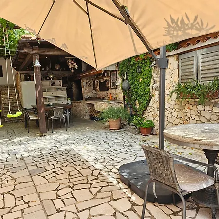 Vera With Pool, 200 M From The 公寓 诺维·维诺多尔斯基
