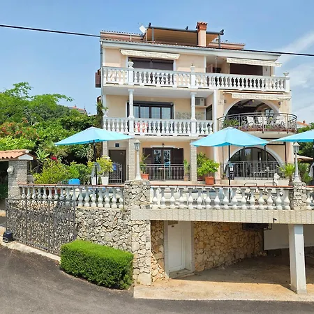 Apartmán Vera, 200 M From The *